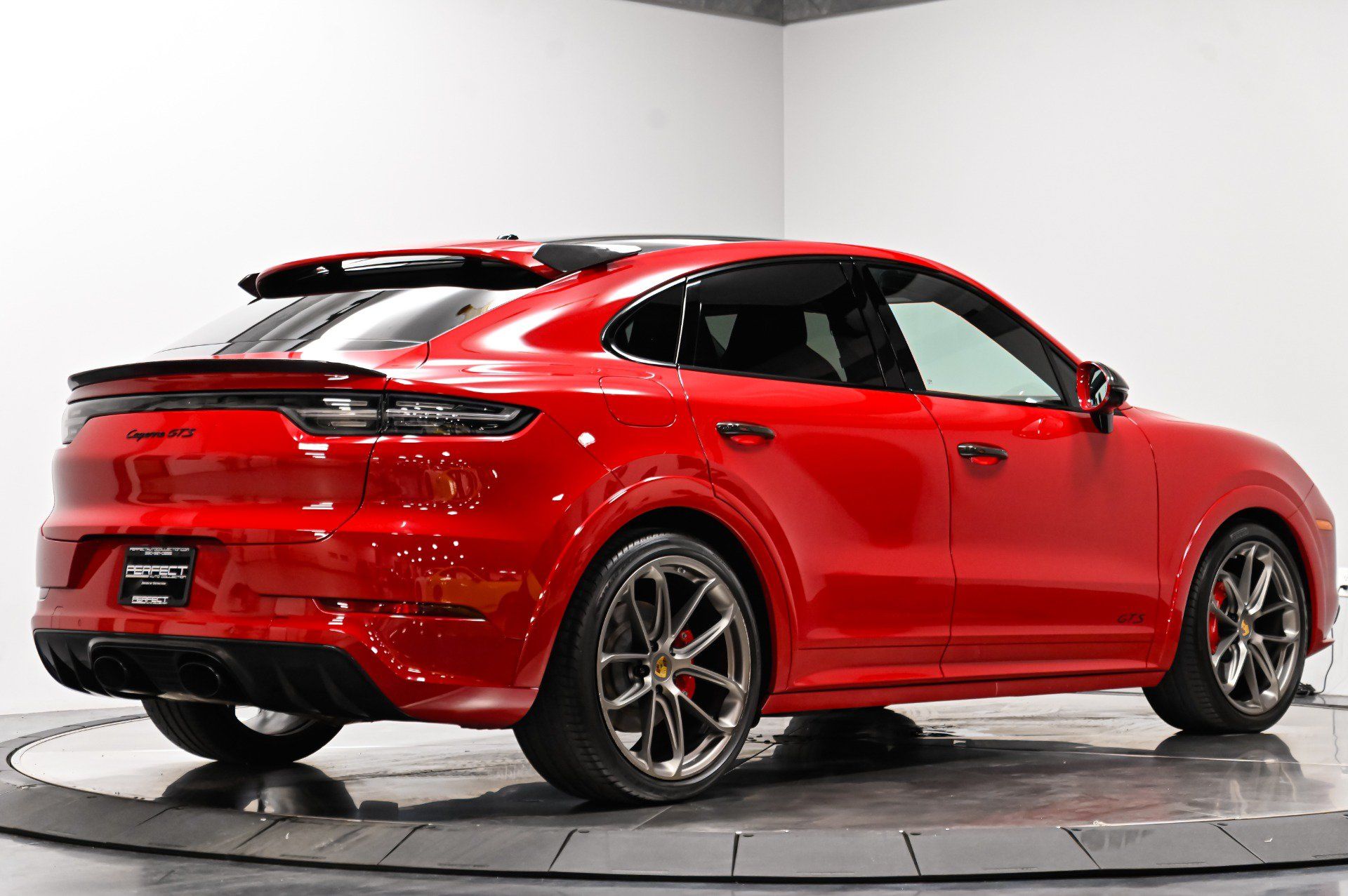 Used 2021 Porsche Cayenne GTS AWD/4WD image 11