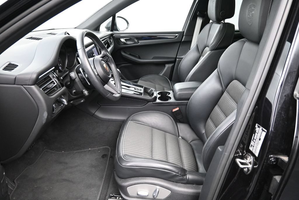 Used 2025 Porsche Macan AWD/4WD image 9