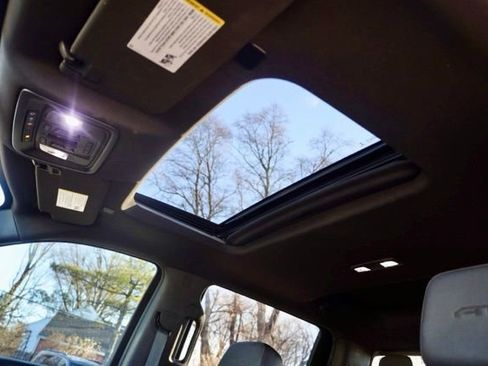 Used 2022 GMC Sierra 1500 AT4 w/ AT4 Preferred Package image 6