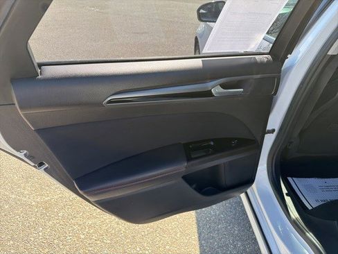 Used 2014 Ford Fusion SE image 12