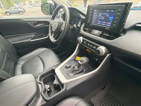 Used 2021 Toyota RAV4 XLE Premium AWD/4WD image 28