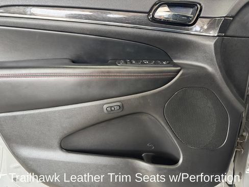 Used 2020 Jeep Grand Cherokee Trailhawk w/ Trailhawk Luxury Group AWD/4WD image 10