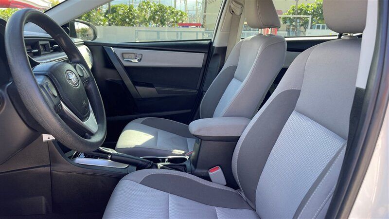 Used 2018 Toyota Corolla LE w/ Body Protection Package FWD image 11