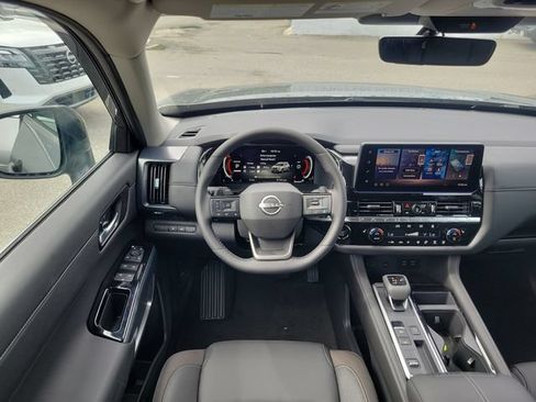 New 2026 Nissan Pathfinder SL FWD image 10