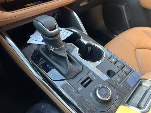 New 2026 Toyota Highlander Platinum image 14