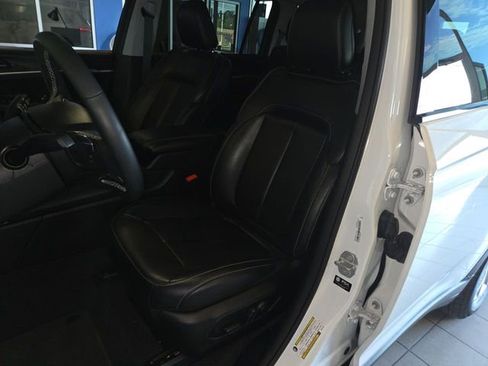 Used 2022 Jeep Grand Cherokee L Limited RWD image 11