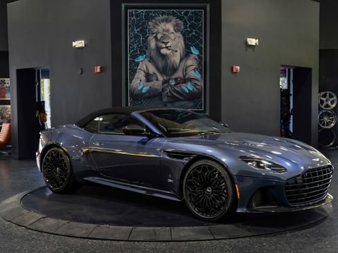 Used 2021 Aston Martin DBS Superleggera Volante image 3