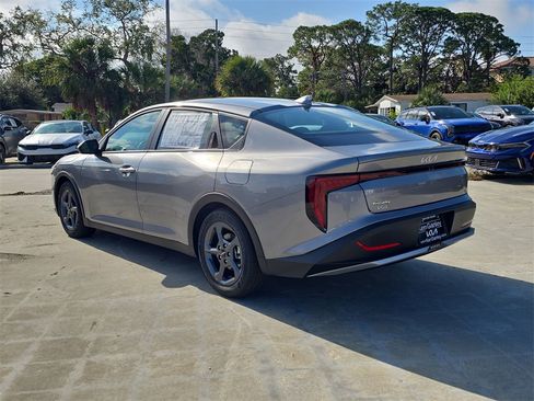 New 2025 Kia K4 LXS image 6