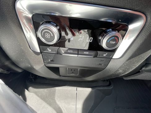 Used 2026 GMC Yukon Denali w/ Sun & Power Step Package image 23