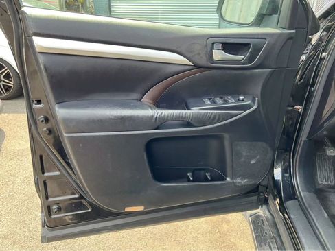 Used 2016 Toyota Highlander XLE image 5