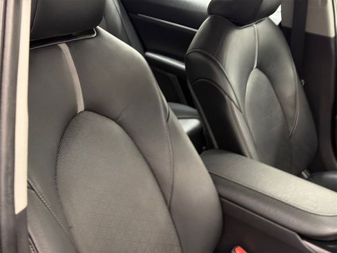 Used 2020 Toyota Camry XSE image 9