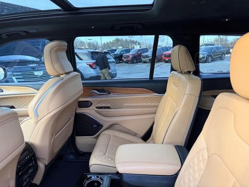 Used 2023 Jeep Grand Cherokee L Summit image 9