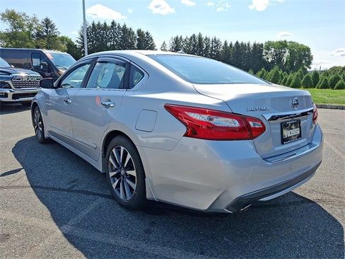 Used 2017 Nissan Altima 2.5 SV w/ Convenience Package image 5