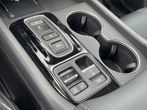 New 2025 Honda Pilot Touring image 21