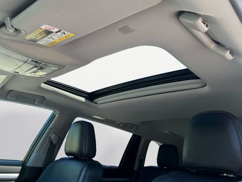 Used 2019 Toyota Highlander XLE AWD/4WD image 9