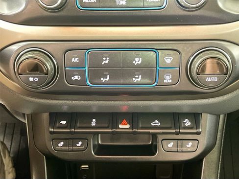 Used 2018 Chevrolet Colorado Z71 AWD/4WD image 9