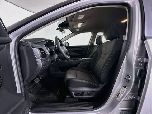 Used 2025 Nissan Rogue SV AWD/4WD image 13
