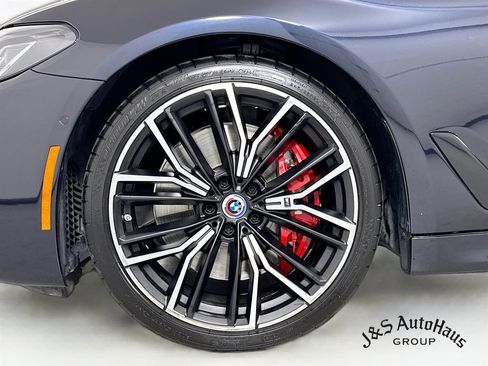 Used 2023 BMW M550i xDrive w/ Executive Package image 38