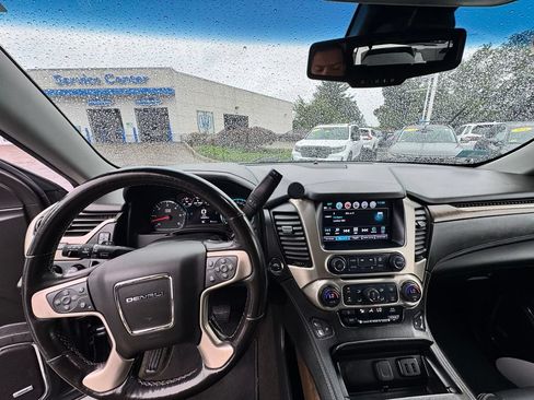 Used 2018 GMC Yukon Denali w/ Denali Ultimate Package AWD/4WD image 10