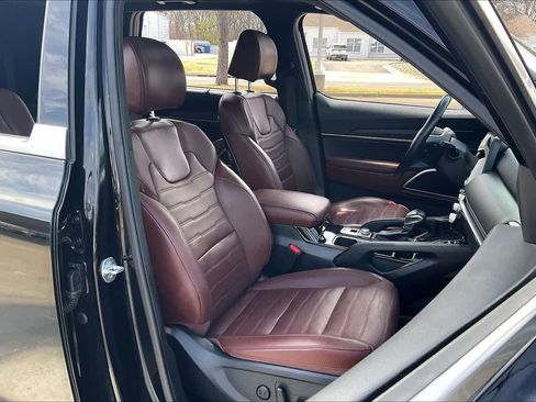 Used 2024 Kia Telluride SX Prestige image 9