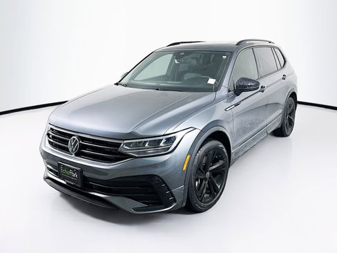 Used 2024 Volkswagen Tiguan SE R-Line image 3