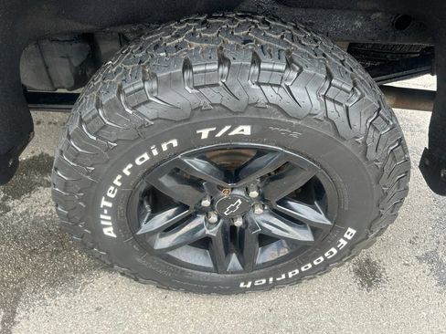 Used 2019 Chevrolet Silverado 1500 LT Trail Boss AWD/4WD image 10