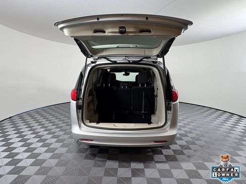 Used 2023 Chrysler Voyager LX FWD image 10