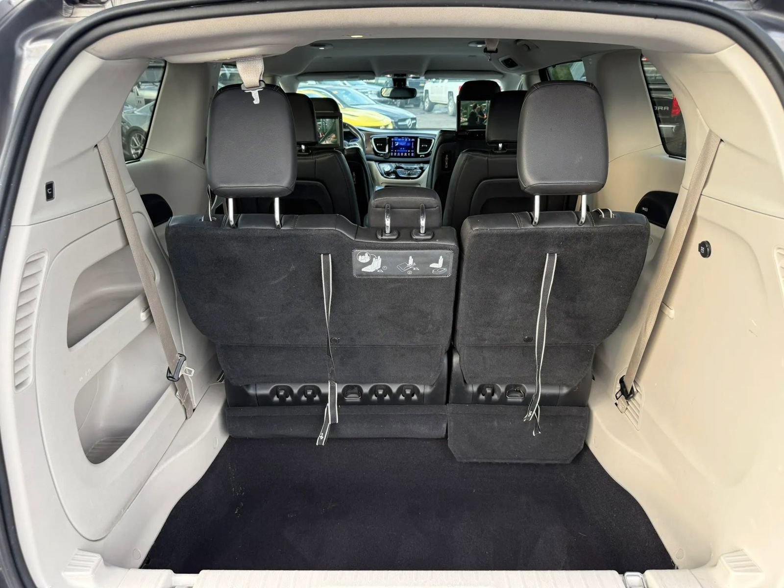 Used 2017 Chrysler Pacifica Touring-L Plus FWD image 15