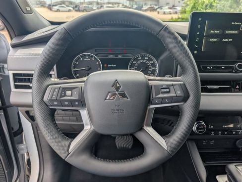 New 2026 Mitsubishi Outlander LE FWD image 15