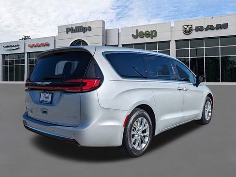 New 2026 Chrysler Pacifica Select FWD image 4