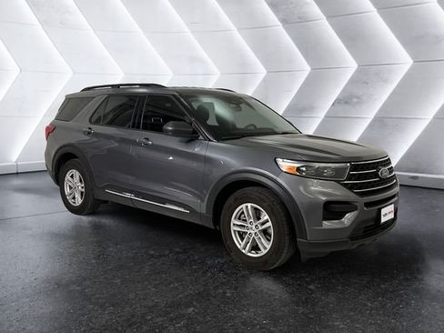 Used 2021 Ford Explorer XLT RWD image 1