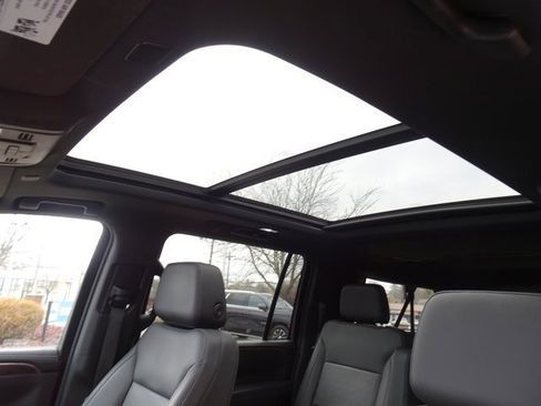 Used 2023 Chevrolet Suburban Z71 w/ Max Trailering Package image 13