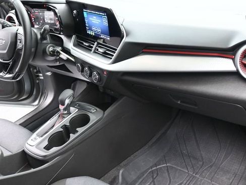 Used 2024 Chevrolet Trax RS image 28