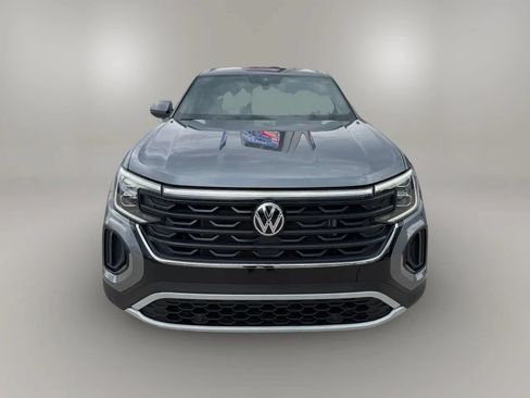 Used 2025 Volkswagen Atlas Cross Sport SE AWD/4WD image 2