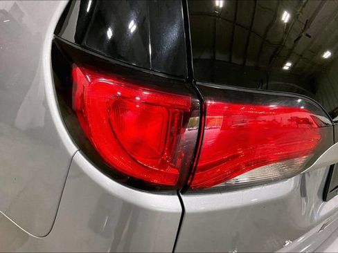 Used 2021 Chrysler Voyager Lxi FWD image 31