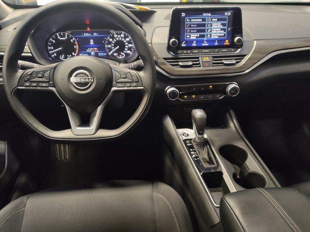 Used 2025 Nissan Altima 2.5 SV FWD image 22