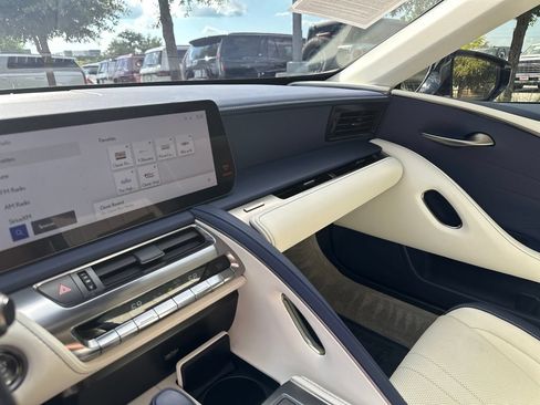 Used 2024 Lexus LC 500 Convertible RWD image 22