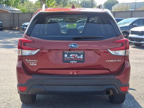 Used 2020 Subaru Forester Premium AWD/4WD image 5