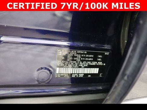 Used 2022 Toyota Venza LE image 30