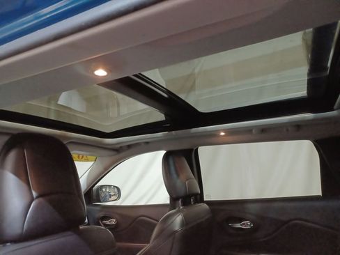 Used 2021 Jeep Cherokee Trailhawk w/ Sun, Sound & Nav Group image 16