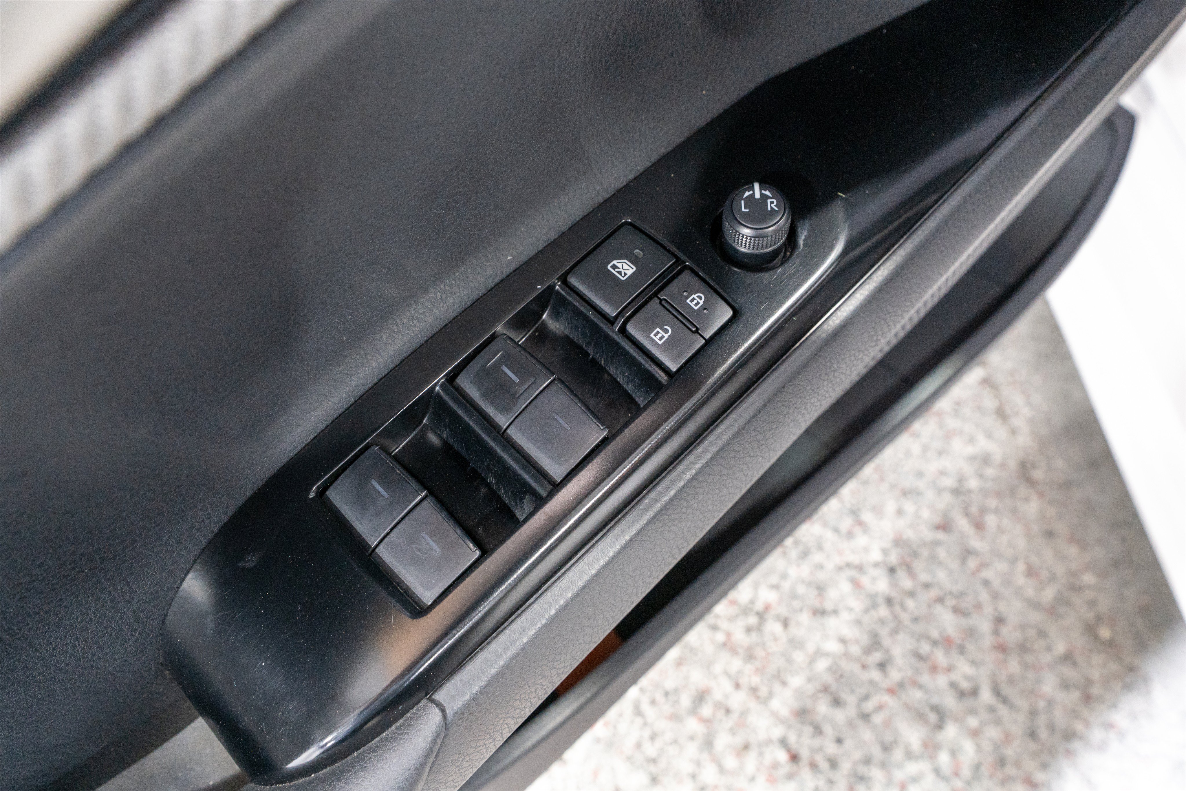 Used 2025 Toyota Camry SE FWD image 12