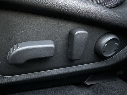 Used 2025 Subaru Crosstrek 2.0i Premium image 21