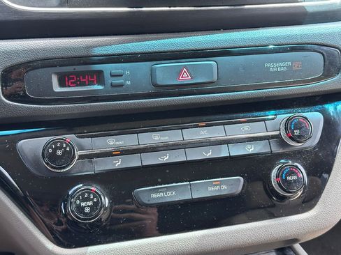 Used 2016 Kia Sedona LX w/ LX Convenience Package image 36