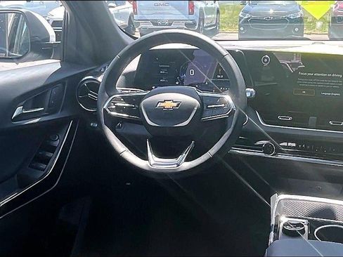 Used 2026 Chevrolet Equinox LT FWD image 5