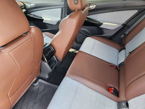 Certified 2023 Volkswagen ID.4 Pro AWD/4WD image 24