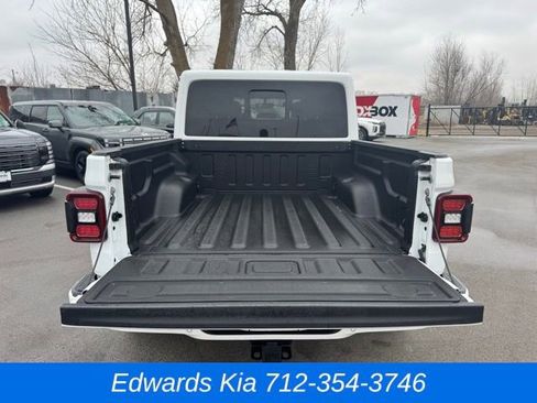 Used 2021 Jeep Gladiator Overland image 13