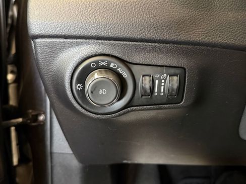 Used 2019 Jeep Compass Trailhawk w/ Cold Weather Group AWD/4WD image 19