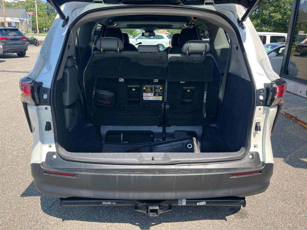 Used 2021 Toyota Sienna XLE w/ XLE Plus Package FWD image 24