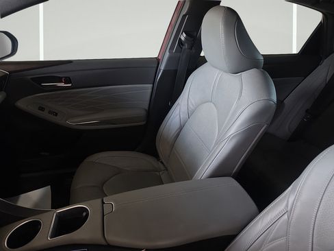 Used 2022 Toyota Avalon Limited w/ Advanced Safety Package FWD image 22