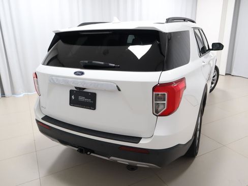 Used 2020 Ford Explorer XLT w/ Equipment Group 202A image 5